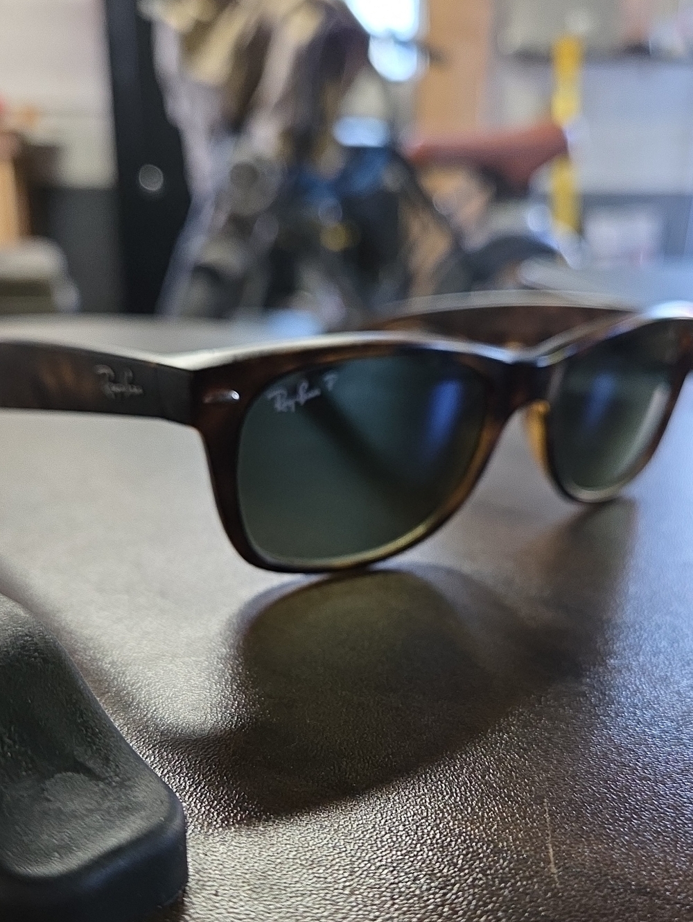 Ray-Ban Tortoiseshell Polarized Sunglasses Arm Detail - Brown/Amber